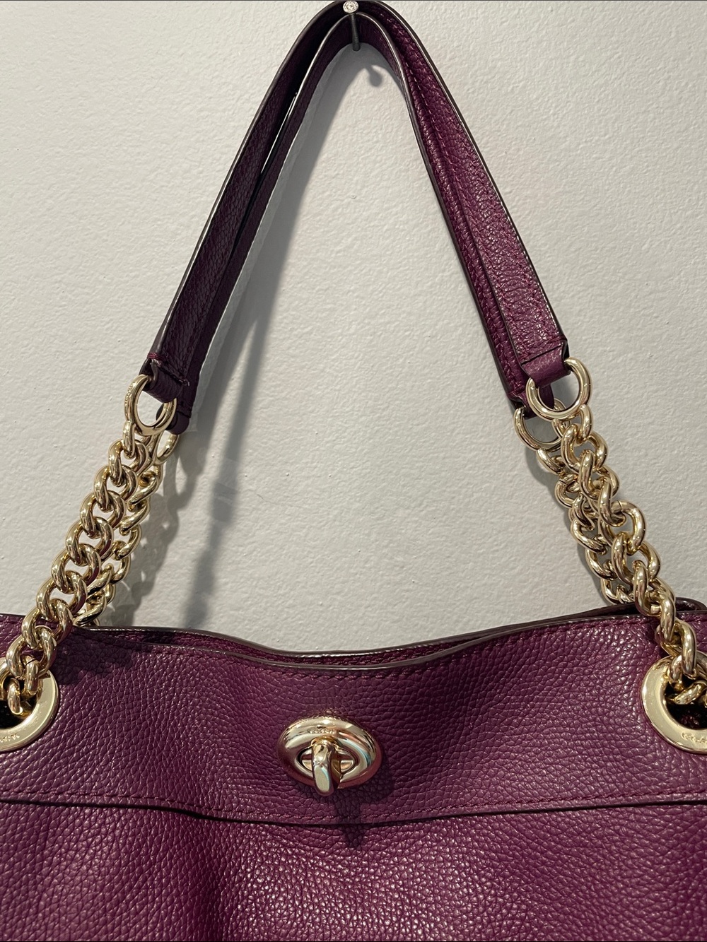 Coach Turnlock Edie Purse Pebbled Leather Shoulder Bag in Plum w/ Gold Hardware - Picture 4 of 16